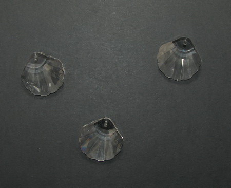 Pendant crystal seashell shaped 29x29x9 mm hole 1.5 mm
