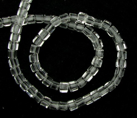 Șireturi mărgele cub de sticlă 4x4x4 mm gaură 1 mm fațetă transparentă ± 100 bucăți