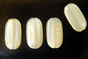Cilindru oval plat 29x15x4 imitând alb jad -50 grame