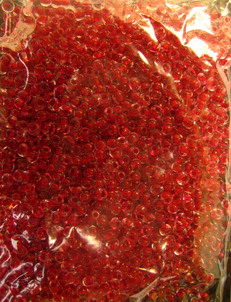 Margele de sticlă 3 mm transparente cu fir roșu -50 grame