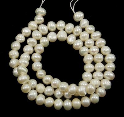 Перла естествена 5-6 мм дупка 1 мм клас А бяла ~70 броя
