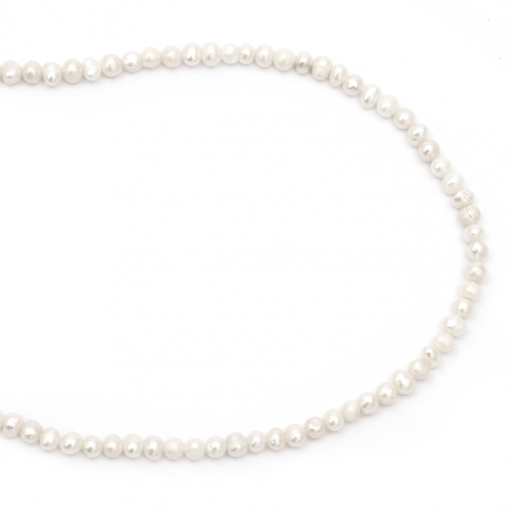 Наниз мъниста естествена перла 4~5 мм дупка 0.5 мм цвят крем ~77 броя