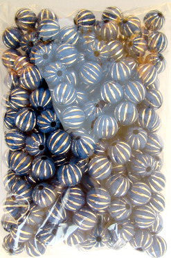 Χάντρα στρογγυλή πλαστική  8 mm τρύπα 2 mm χρώμα μπλε με ασημί ρίγες  -50 γραμμάρια ~ 180 τεμάχια