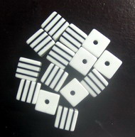 Κύβος ρητίνη 8x8x8 mm λευκό με μαύρες ρίγες -50 τεμάχια