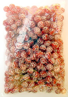 Мънисто роза топче 6 мм дупка 1.5 мм червено с бяло -50 грама ~390 броя