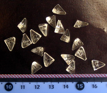 Χάντρα απομίμηση κρύσταλλο τρίγωνο 10x6mm Τρύπα 1,5mm Διαφανές -50 γραμμάρια ~ 420 τεμάχια