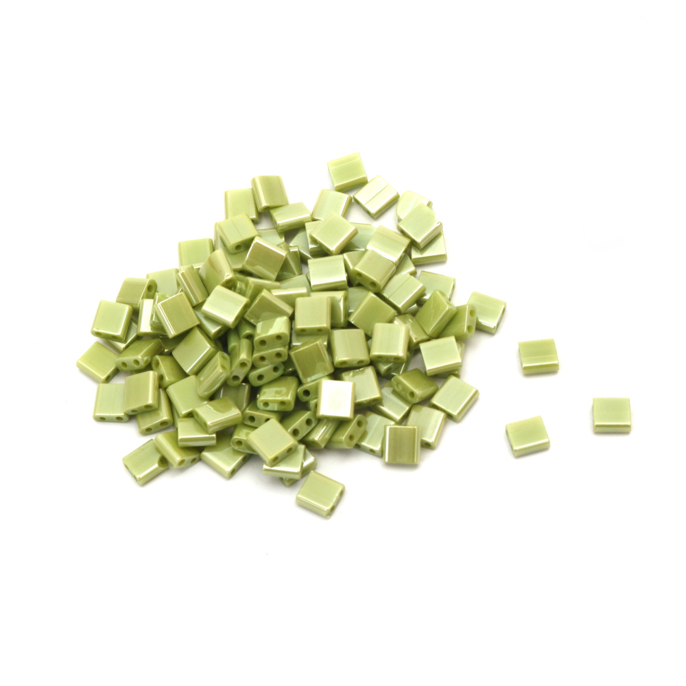 Margele de sticla tip MIYUKI TILA 5x5x1.9 mm gaura 0.8 mm Ceylon perla verde lumina -4 grame ~42 bucati