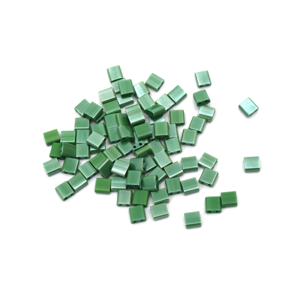 Мъниста стъклена тип MIYUKI TILA 5x5x1.9 мм дупка 0.8 мм цейлон перлена зелена -4 грама ~41 броя