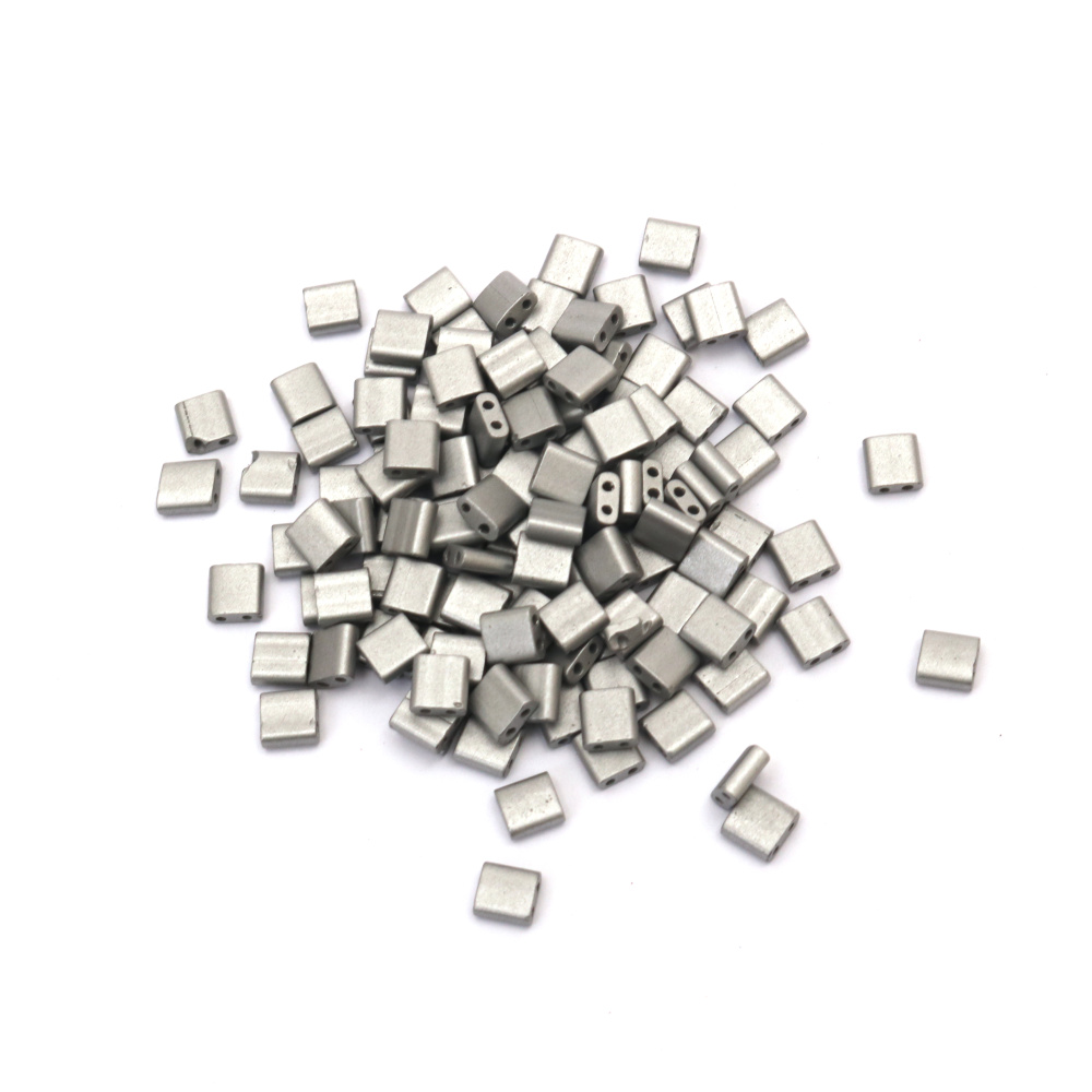 Margele de sticla tip MIYUKI TILA 5x5x1.9mm gaura 0.8mm perla solida argint satinat -4 grame ~43 bucati