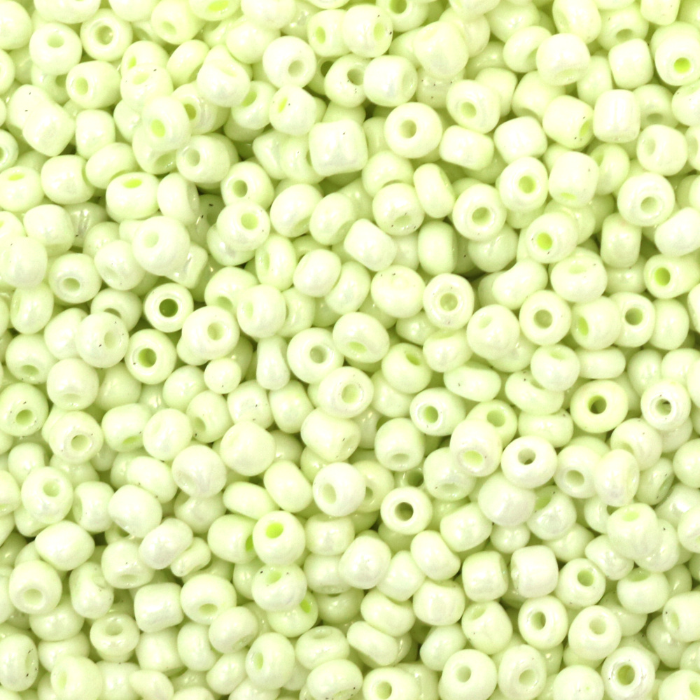 Glass Beads / 4 mm / Solid Pearl Pale Pastel Lime - 20 g ~ 240 pieces