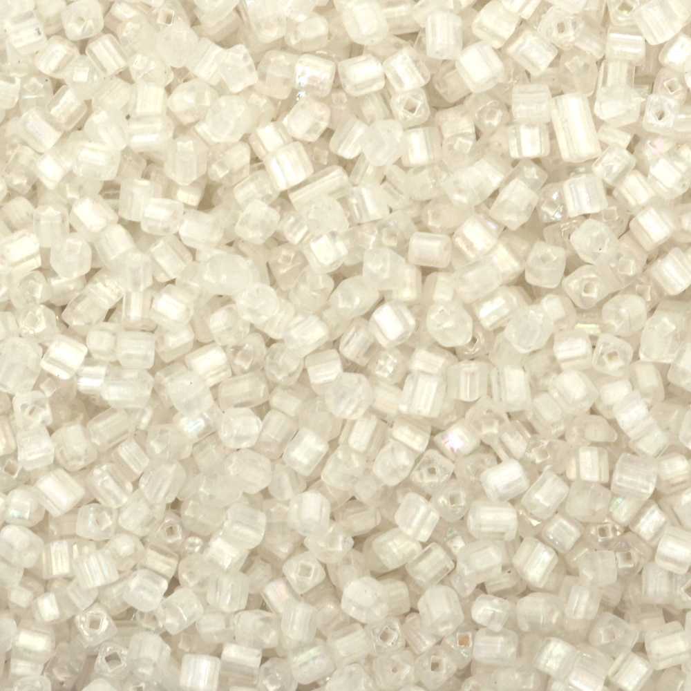 Mărgele LUMINOS tip ceh PRECIOSA Pătrate /pătrat rotunjit/ orificiu pătrat ~3,4x3,4 mm 1,2 mm transparent cu fir curcubeu -20 grame ~250 buc.