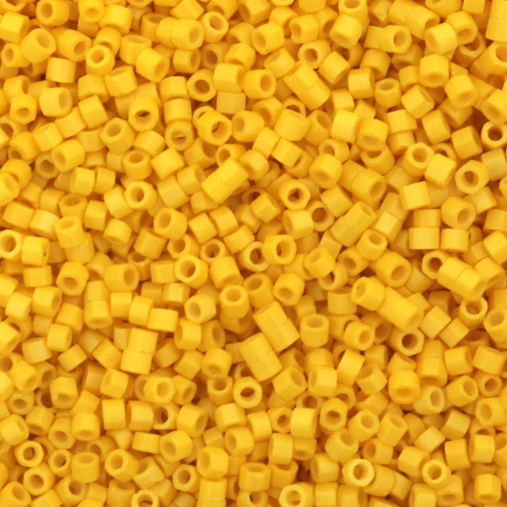 Mărgele tip Cehă PRECIOSA 2 tăieturi cilindru scurt hexagon 2,2x2,5 mm gaură 1 mm galben solid -10 grame ~770 buc