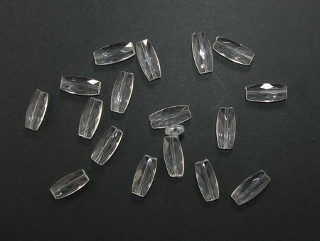 Мънисто кристал фигурка 18.5x8.5x5.5 мм дупка 1.5 мм прозрачно -50 грама ~ 92 броя