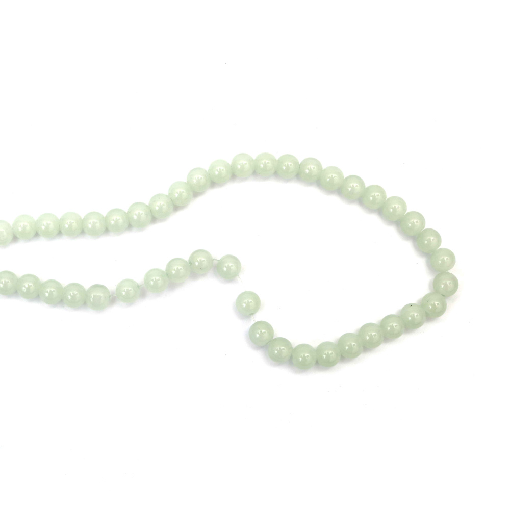 Margele din sticlă imitație jad 8 mm – verde pal, gaură 1 mm, șirag ~100 buc – ideale pentru bijuterii delicate și designuri handmade cu aspect natural