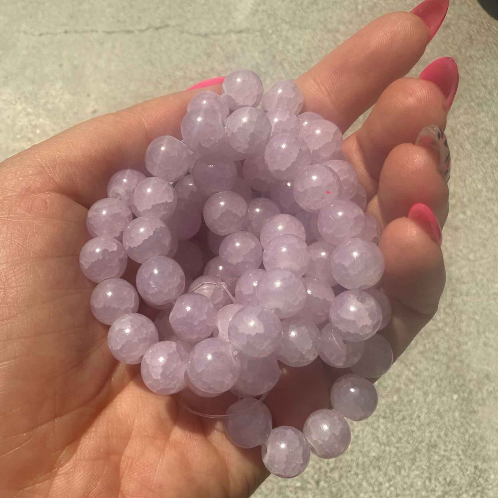 Mărgele fotocromice din sticlă crăpată – 10 mm, gaură 1 mm, roz pal devine violet la soare, șirag ~85 buc – ideale pentru bijuterii handmade, beading și proiecte craft