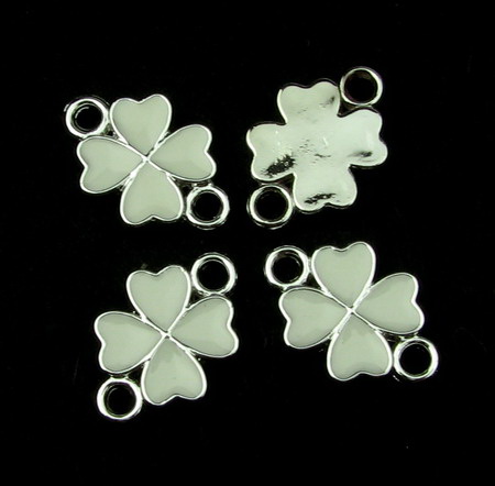 CCB Painted Four-leaf Clover Link Charm, 22x15x3 mm, Hole: 2.5 mm, White -5 pieces