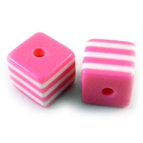 Κύβος ρητίνη 8x8 mm τρύπα 1,5 mm ροζ με λευκές γραμμές -50 τεμάχια