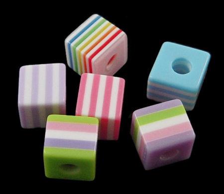 Resin acrylic cube 10x10x9.5 mm hole 4 mm color - 50 pieces