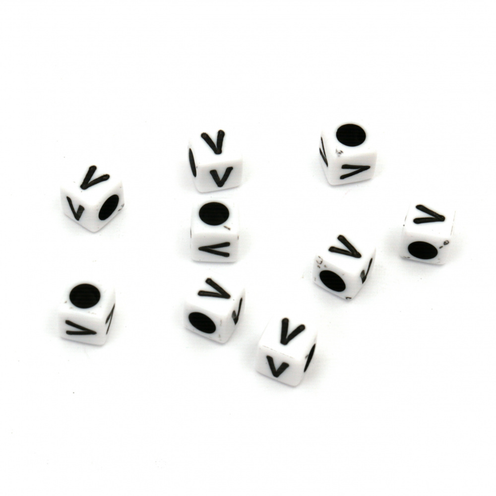 Χάντρα  πλαστική  κύβος με γράμμα V 6 mm τρύπα 4 mm λευκό και μαύρο -20 γραμμάρια ~ 95 τεμάχια