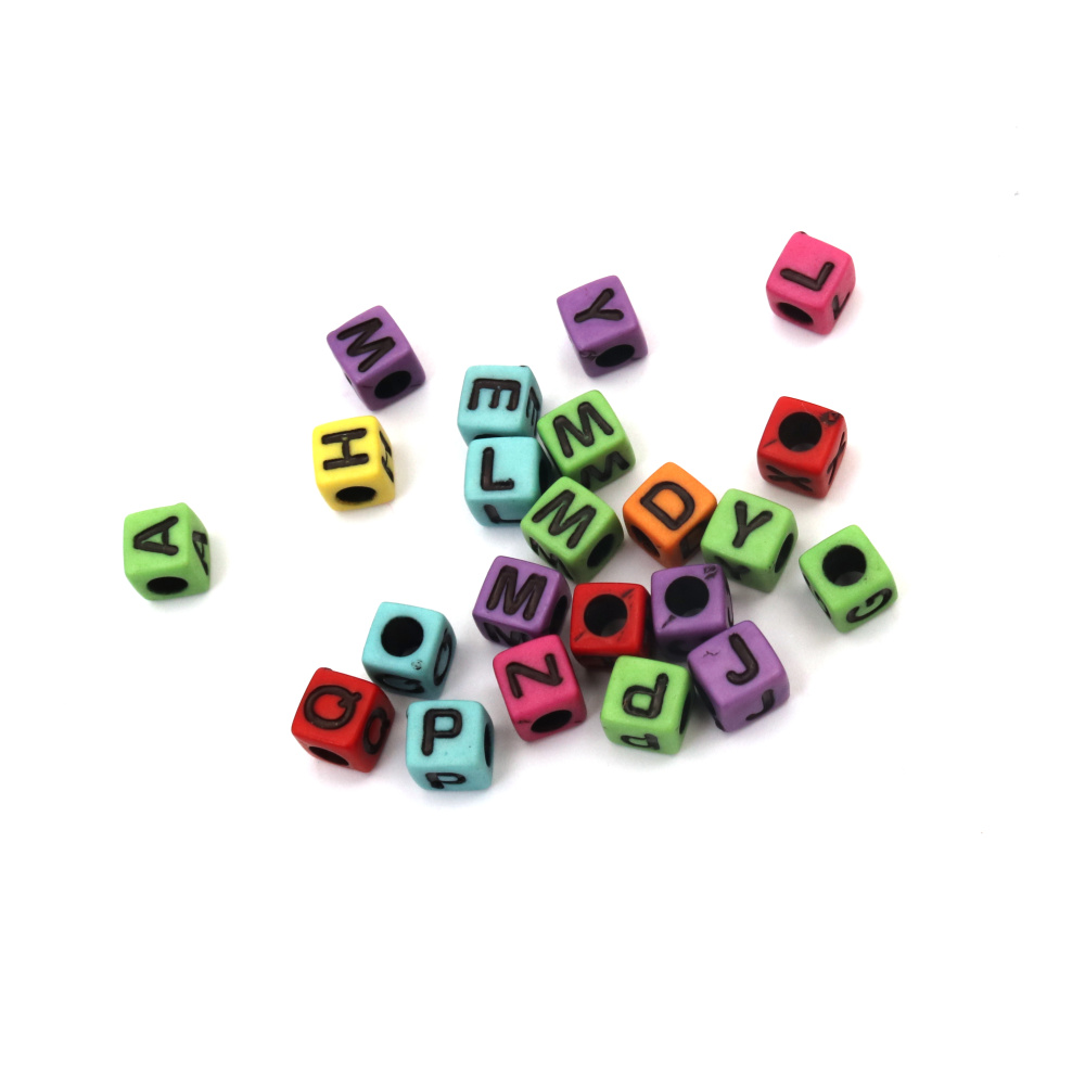 Bead cube colored 7x7 mm hole 3 mm with letters - 20 grams ~ 82 pieces