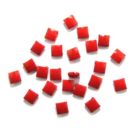 Мънисто плътен квадрат 10x10x5 мм дупка 1 мм червено -50 грама ~140 броя