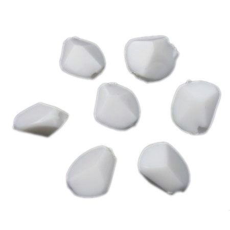 Χάντρα οπάκ πλαστική 10x7x6 mm τρύπα 1 mm χρώμα λευκό -50 γραμμάρια ~ 200 τεμάχια