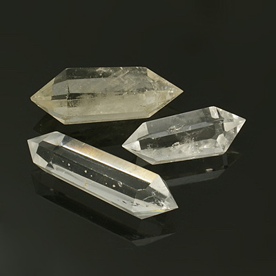 Естествен камък ПЛАНИНСКИ КРИСТАЛ хексагон с 2 върха 51~67x19~27x16~18 мм без дупка