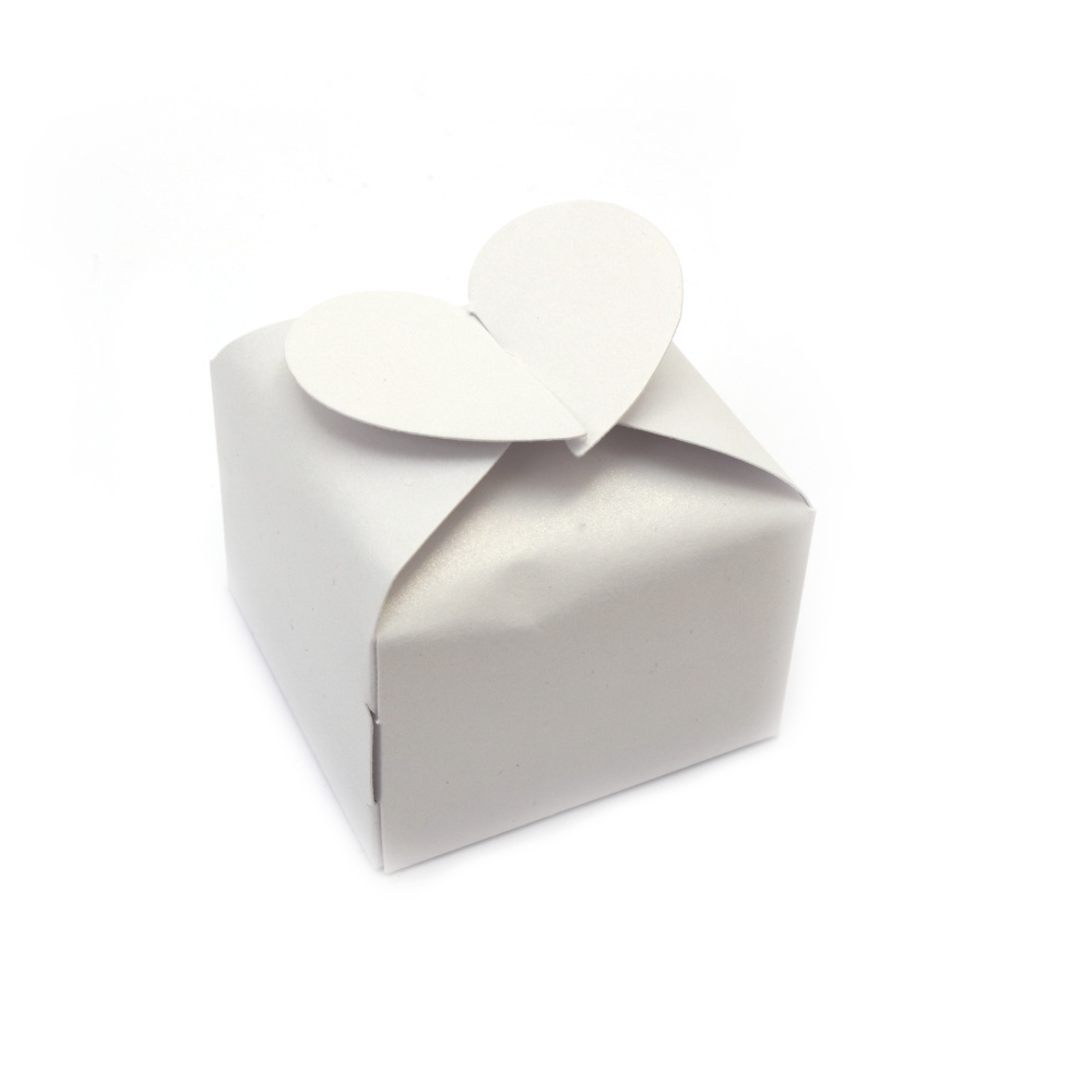 Cardboard folding gift box 6x6x6.5 cm with pearl white heart