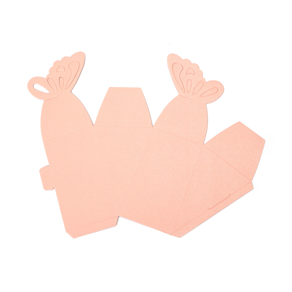 Scatolina portaconfetti a fetta di torta in cartoncino con farfalla, 10 x 6,5 x 6 cm, rosa perlato, 1 pz