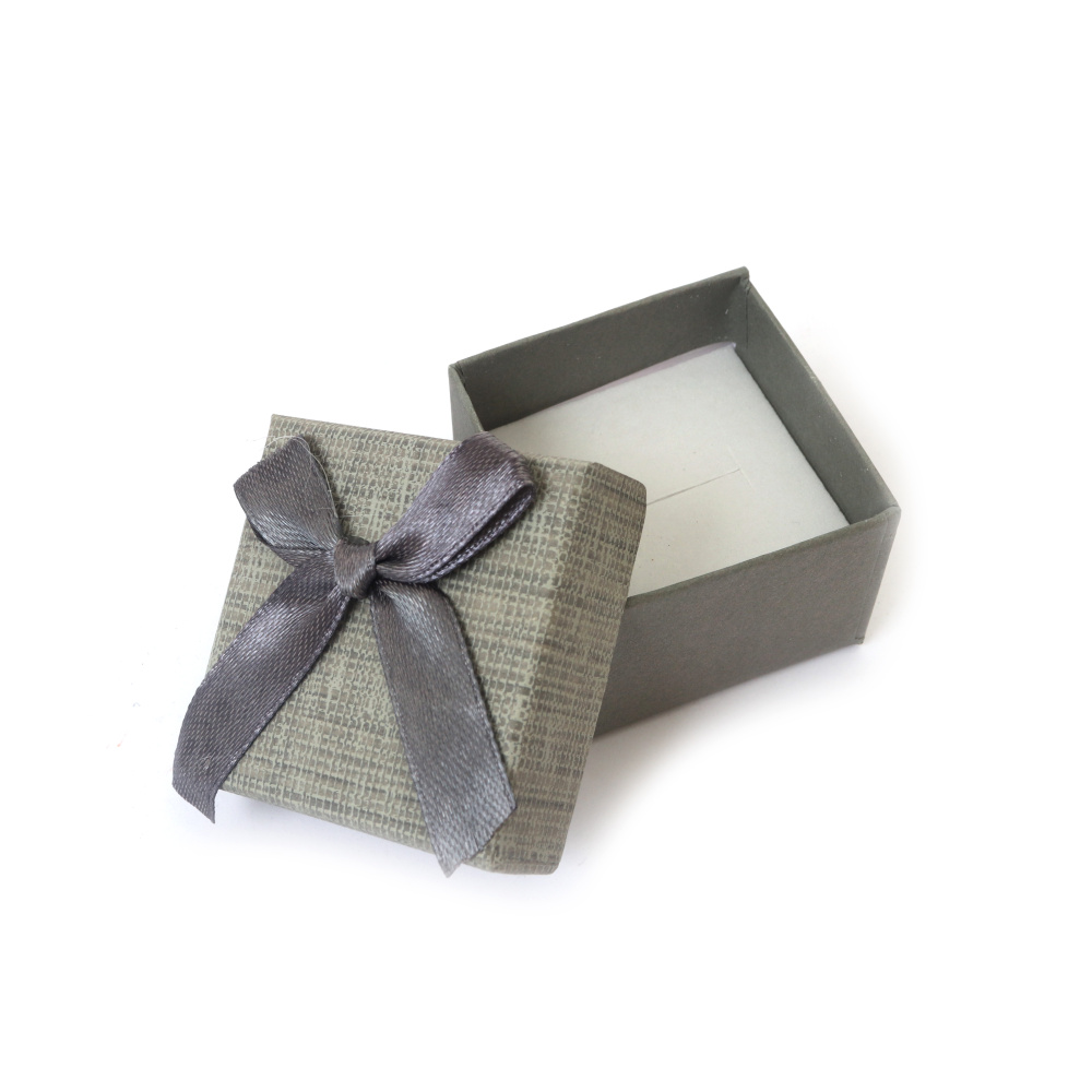 Κουτάκι δώρου  50x50 mm ΜΙΞ. Η τιμή είναι για ένα τεμάχιο.