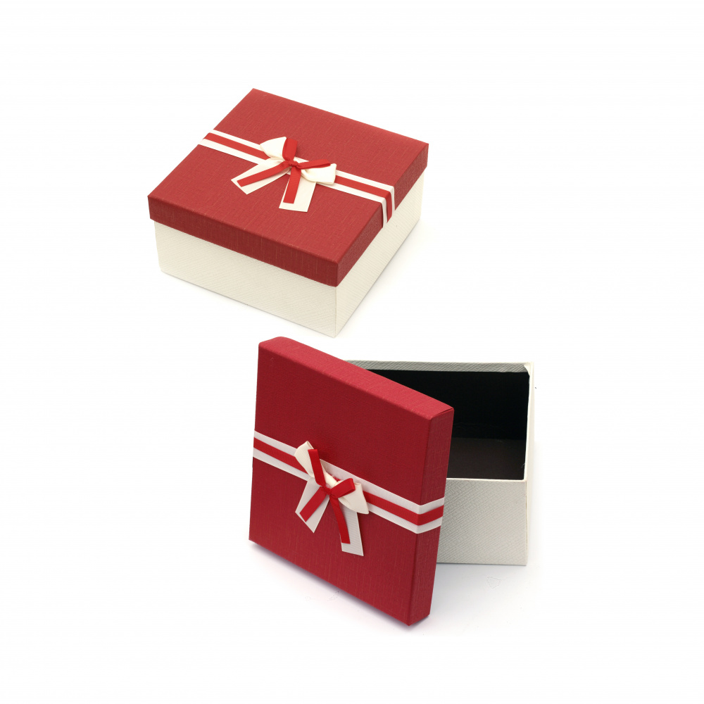 Cutie cadou pătrat 14,5x6 cm alb cu capac roșu și panglică din satin