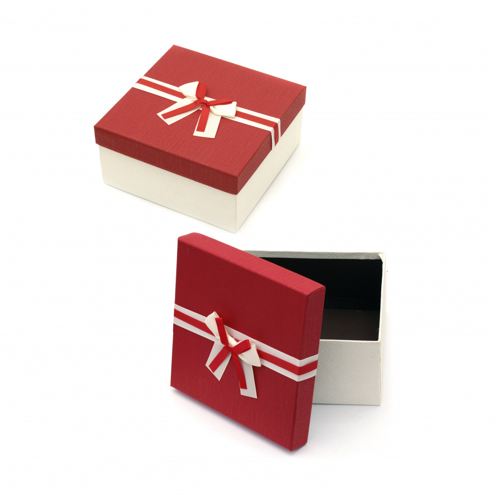 Cutie cadou pătrat 16,5x7,5 cm alb cu capac roșu și panglică din satin