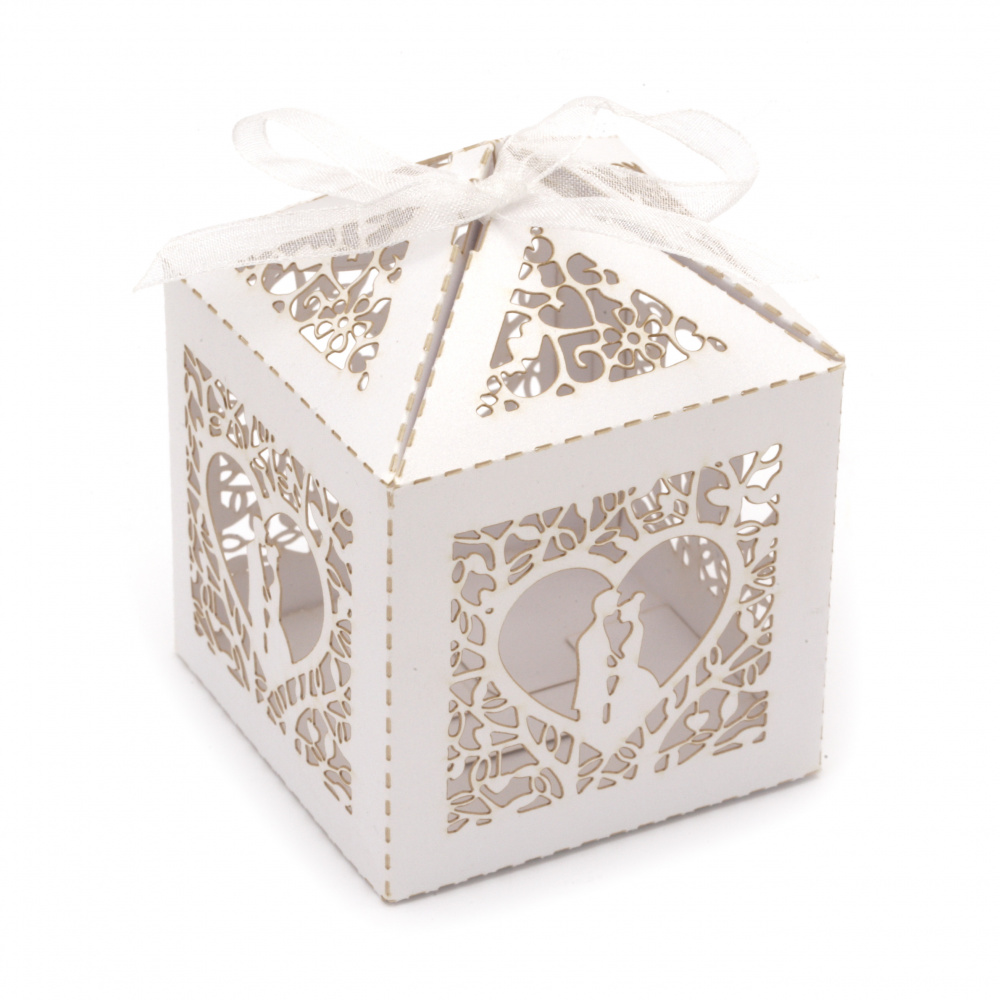 Πτυσσόμενο κουτί από χαρτόνι 80x60x60 mm καρδιά με νεόνυμφους χρώμα λευκό μαργαριτάρι