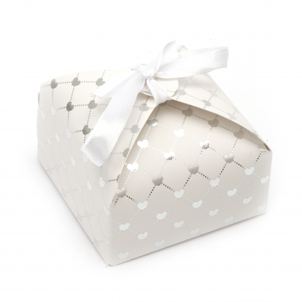 Кутия картонена сгъваема 5.5x7.5 см цвят бял със сърце