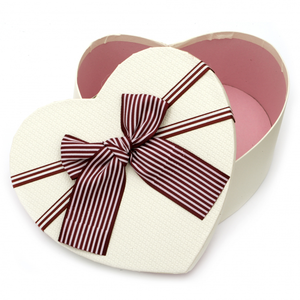 Кутия за подарък сърце 17x18.5x7.4 см