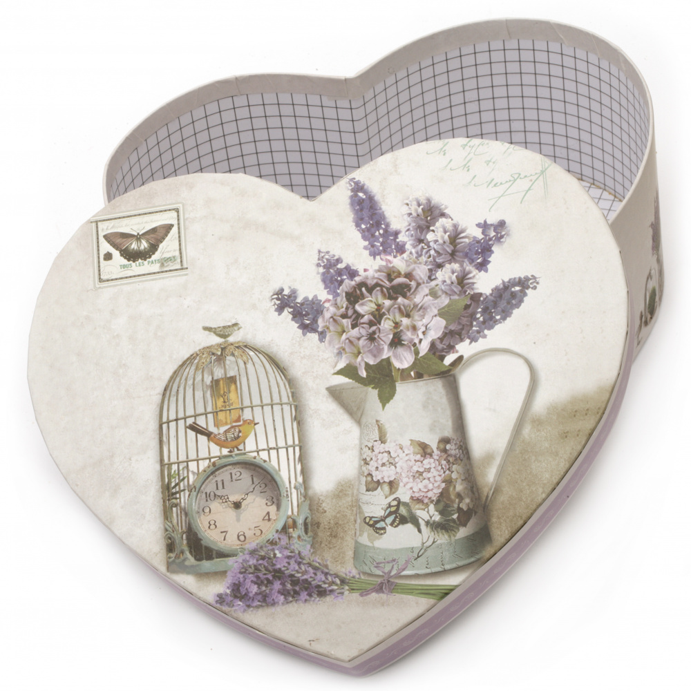 Vintage Style Heart-Shaped Gift Box / 160x190x70 mm