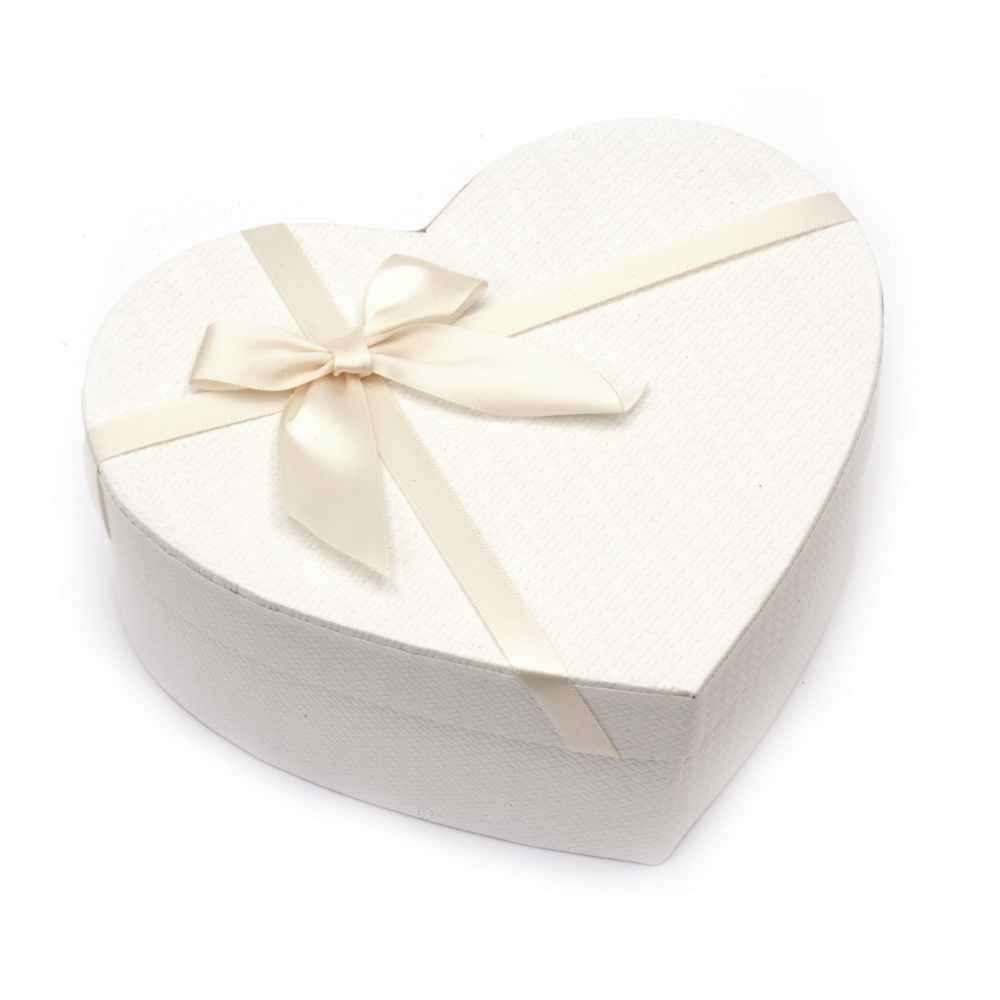 Кутия за подарък сърце 16x19x7 см бяла