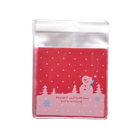 Plic de celofan 10x13 cm, om de zăpadă zâmbitor, culoare transparentă, cu spate roșu, buline albe și adeziv - 100 bucăți
