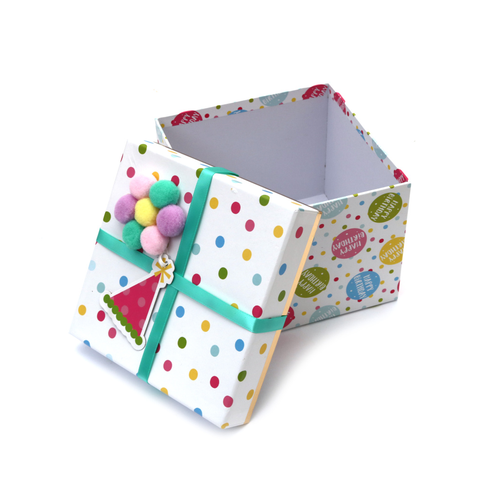 Cutie cadou 13,6x13,6x9 cm cu decorațiune și inscripție La mulți ani
