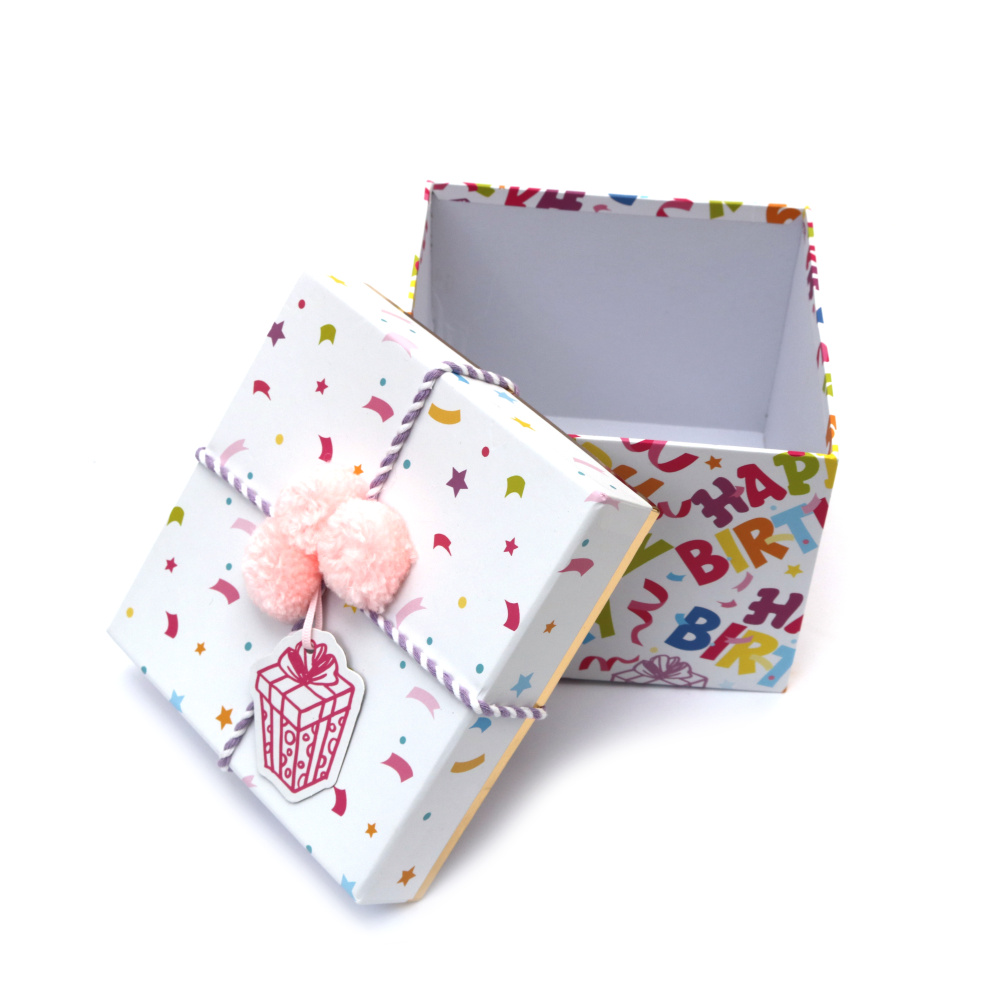 Cutie cadou 13,6x13,6x9 cm cu decorațiune și inscripția La mulți ani