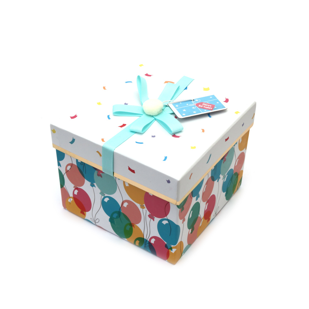Cutie cadou 13,6x13,6x9 cm cu decorațiune și inscripția La mulți ani