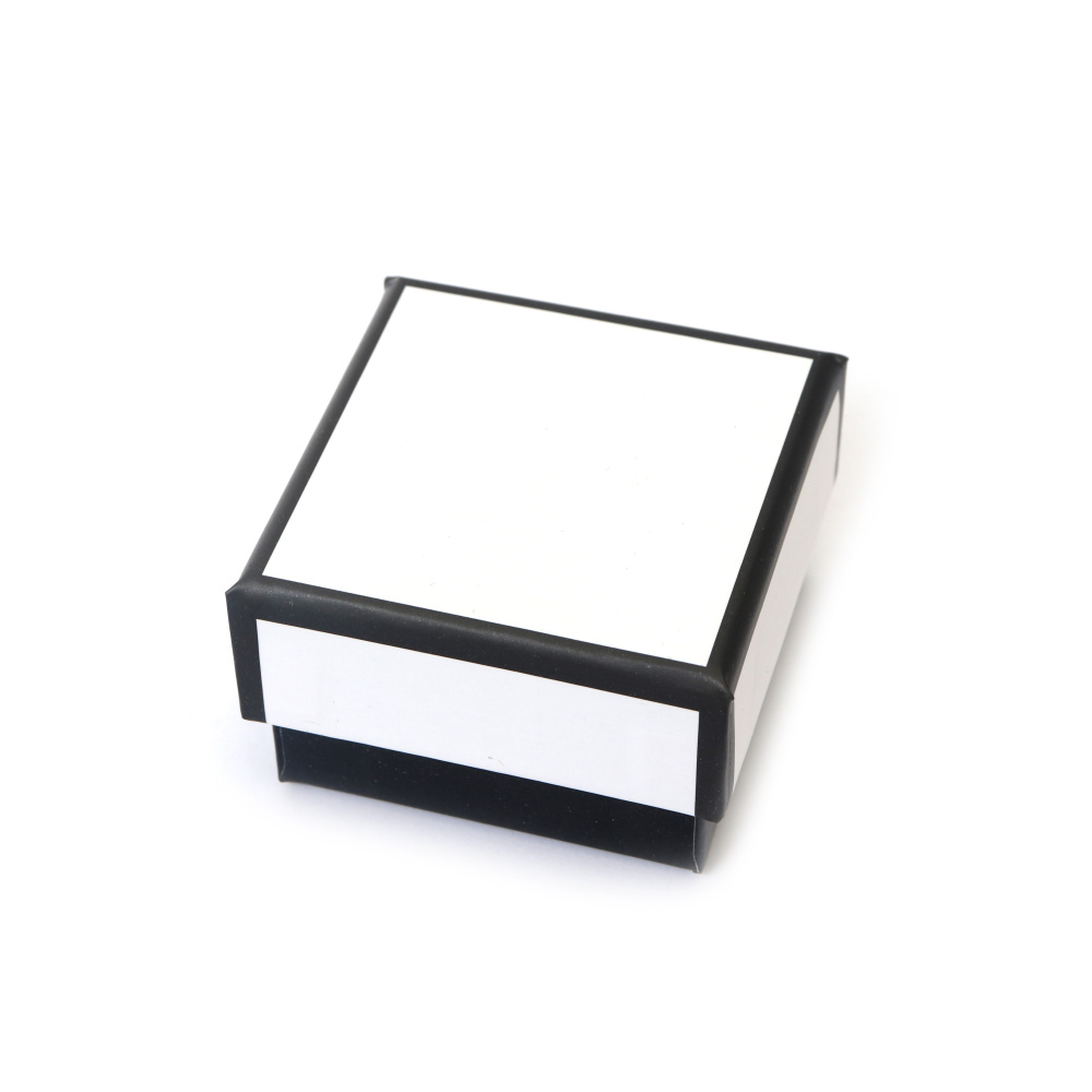Кутия за бижута 5x5 см цвят бяло и черно