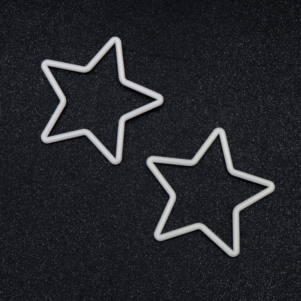 Plastic Star Shaped Ring for Decoration / 15 cm / White - 2 pieces