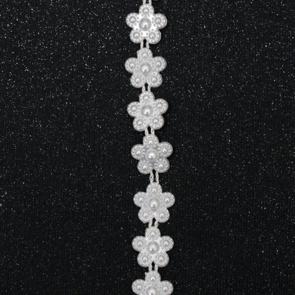 Se răspândește perla  13 mm culoare  alb -1 metru