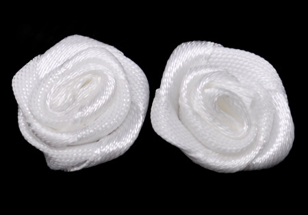 Trandafir textil 16x6 mm culoare alb -50 bucăți