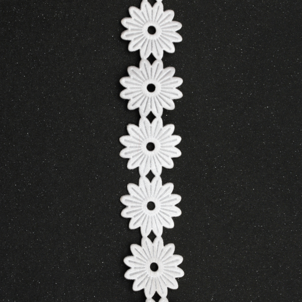 Shrit floare  satin răspândită 25 mm alb -1 metru