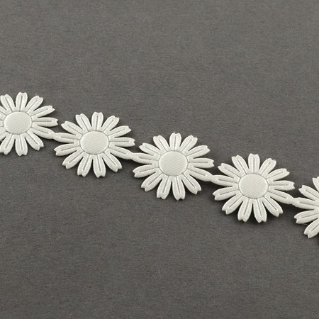 Ribbon of Satin Cut Out Flowers /  17 mm / White - 3 meters