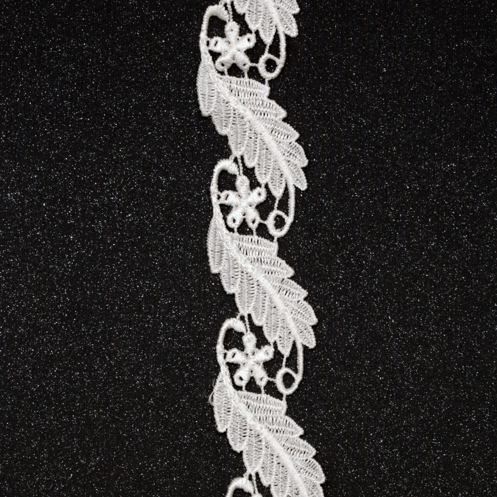 Crochet Lace Strip - Leaf / 30 mm / White - 1 meter