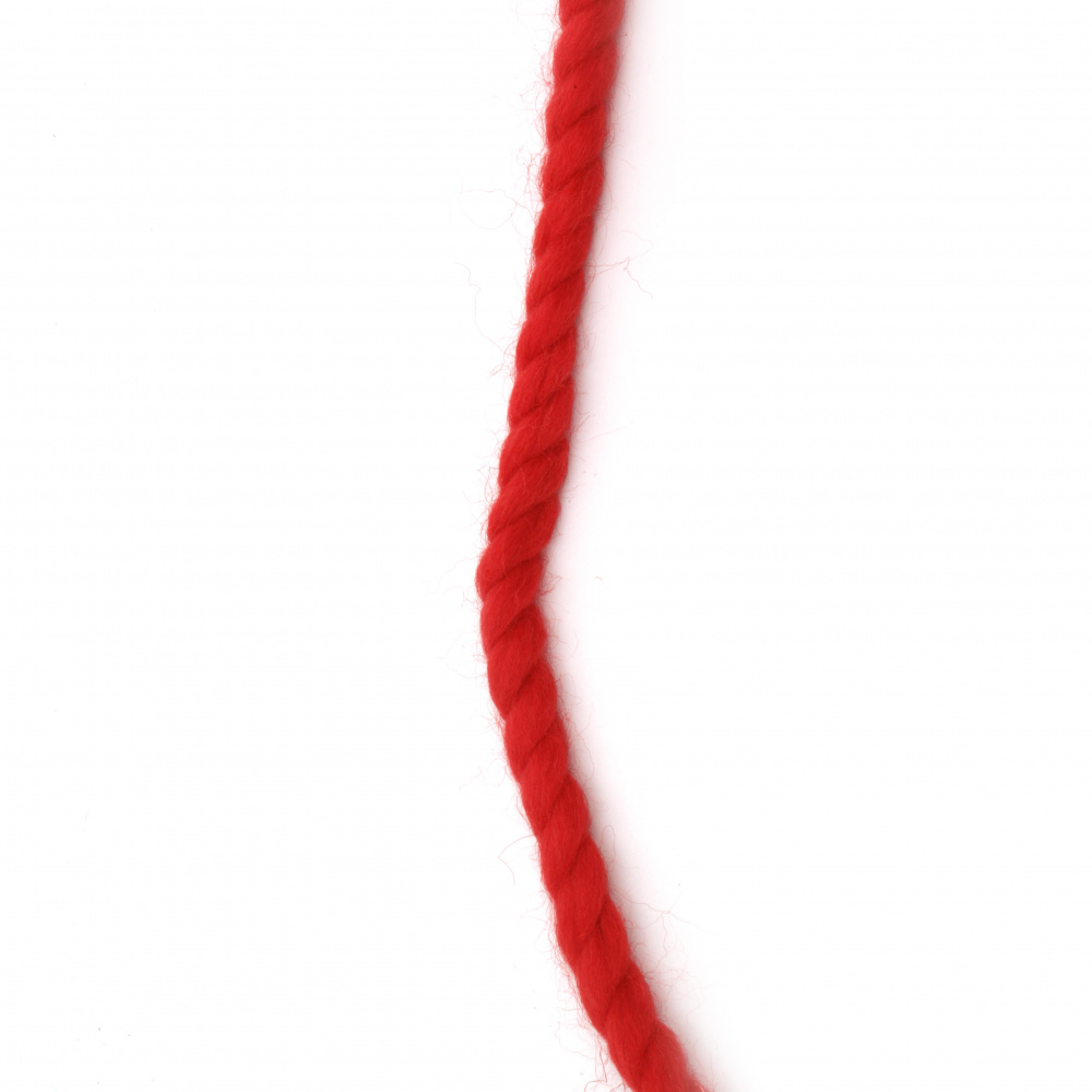 Прежда БАЛКАН цвят червен 50 % вълна 50 % акрил -65 метра -200 грама 
