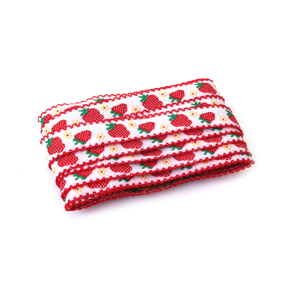 Dekorační lemovací stuha 13 mm, bílá s motivem červených jahod, zelených stonků, žlutých květů a červeným lemem - 5 m